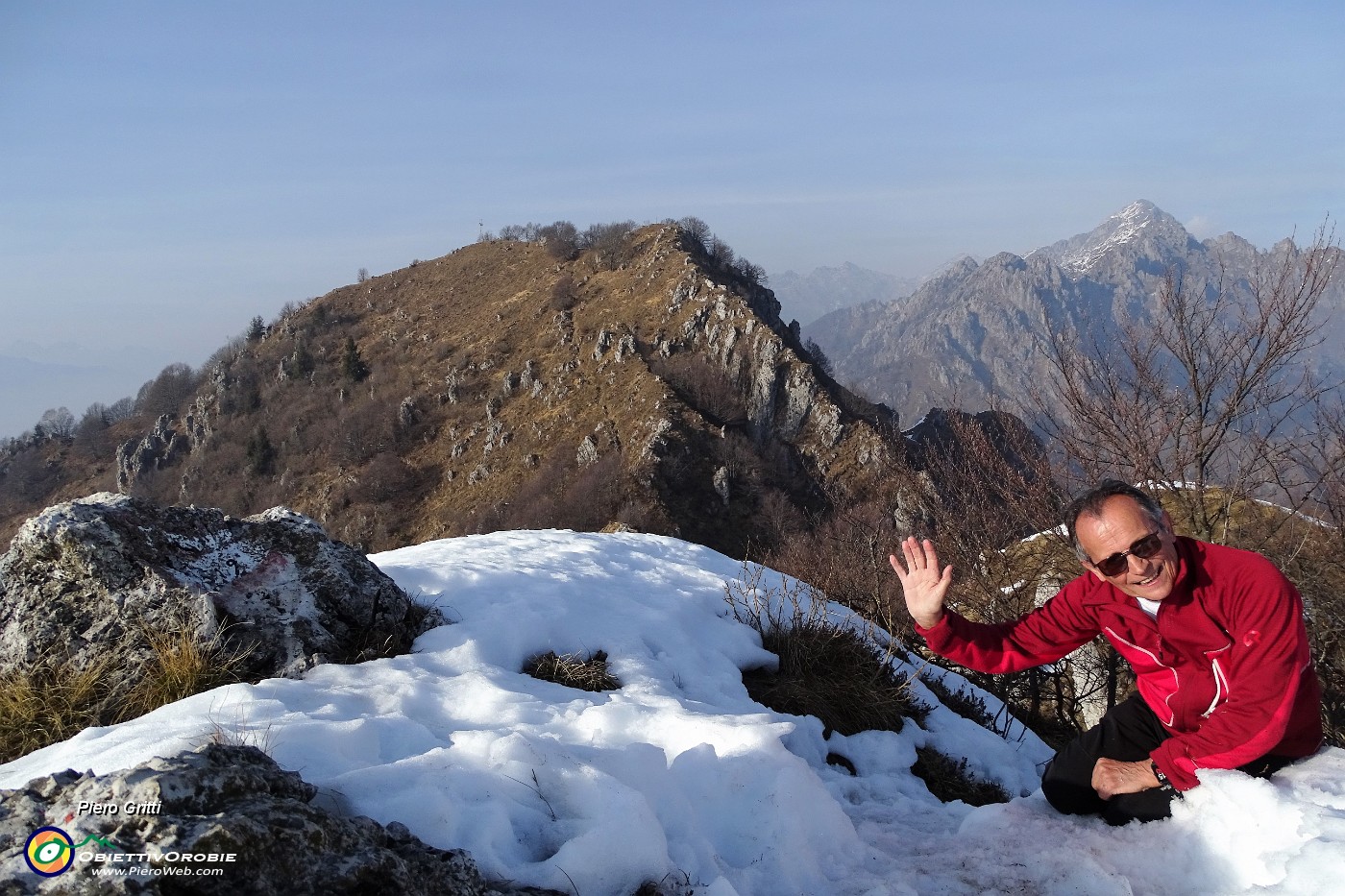 Dall'anticimaest vista sulla cima del Monte Suchello (1541 m)